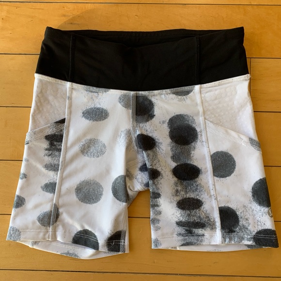 EUC 🍋 Lululemon Run: Dart and Dash Short - Picture 2 of 7